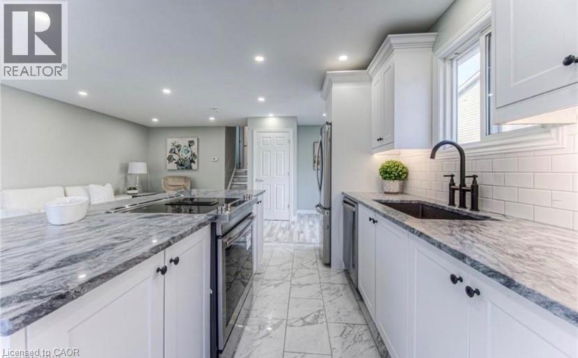 238B NORTHLAKE Drive, Waterloo, Ontario, N2V1A9 — Photo 4