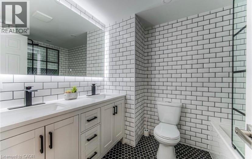 238B NORTHLAKE Drive, Waterloo, Ontario, N2V1A9 — Photo 5