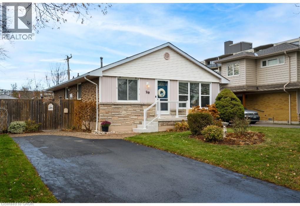 20 CARDINAL Drive, Hamilton, Ontario, L9A4H4 — Photo 2