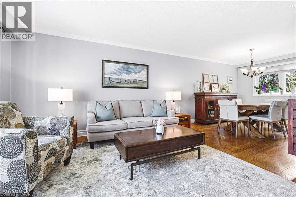 668 CHESTNUT Place, Burlington, Ontario, L7N3E8 — Photo 3