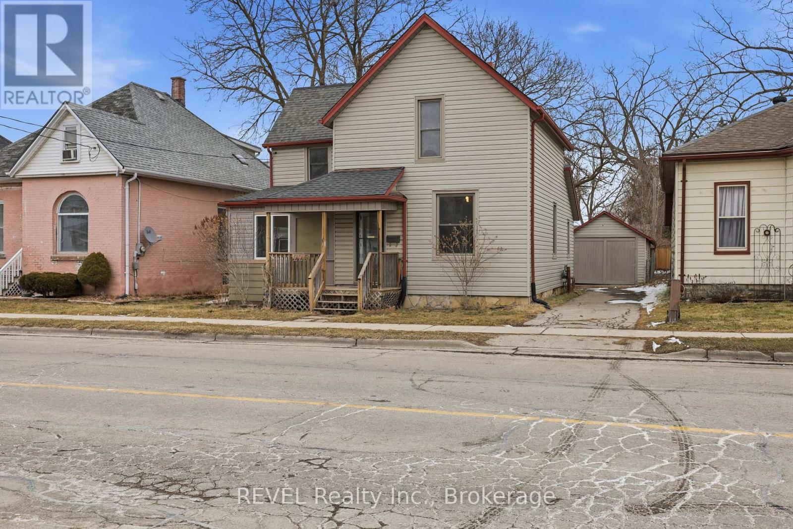 225 ROSS STREET, St. Thomas, Ontario, N5R3Y5 — Photo 2