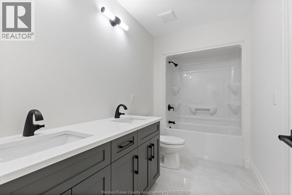 3656 OAKRIDGE AVENUE, Windsor, Ontario, N9E0B3 — Photo 15