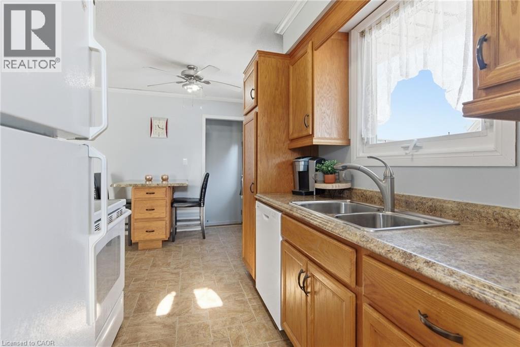 30 RAINBOW Court, Welland, Ontario, L3C6R4 — Photo 3