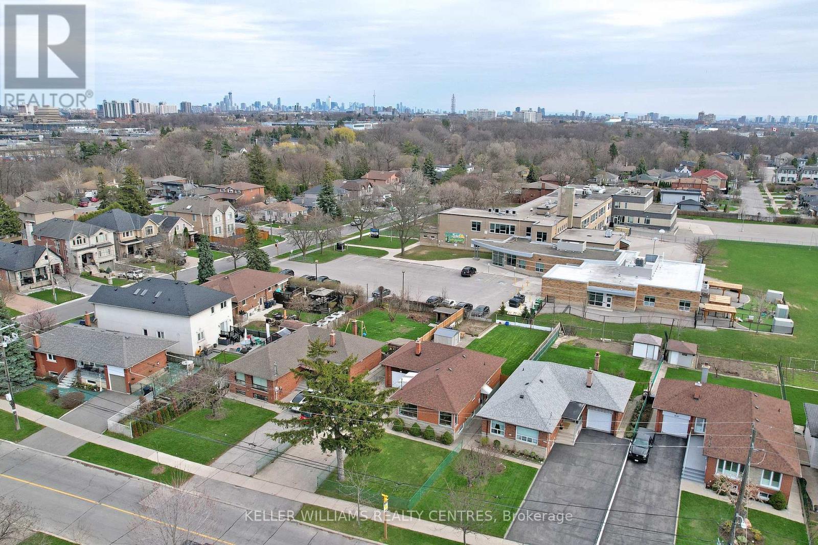 549 RUSTIC ROAD, Toronto (Maple Leaf), Ontario, M6L1X8 — Photo 38