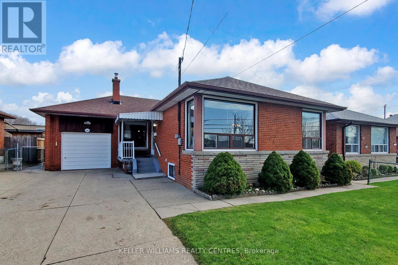 549 RUSTIC ROAD, Toronto (Maple Leaf), Ontario, M6L1X8 — Photo 4