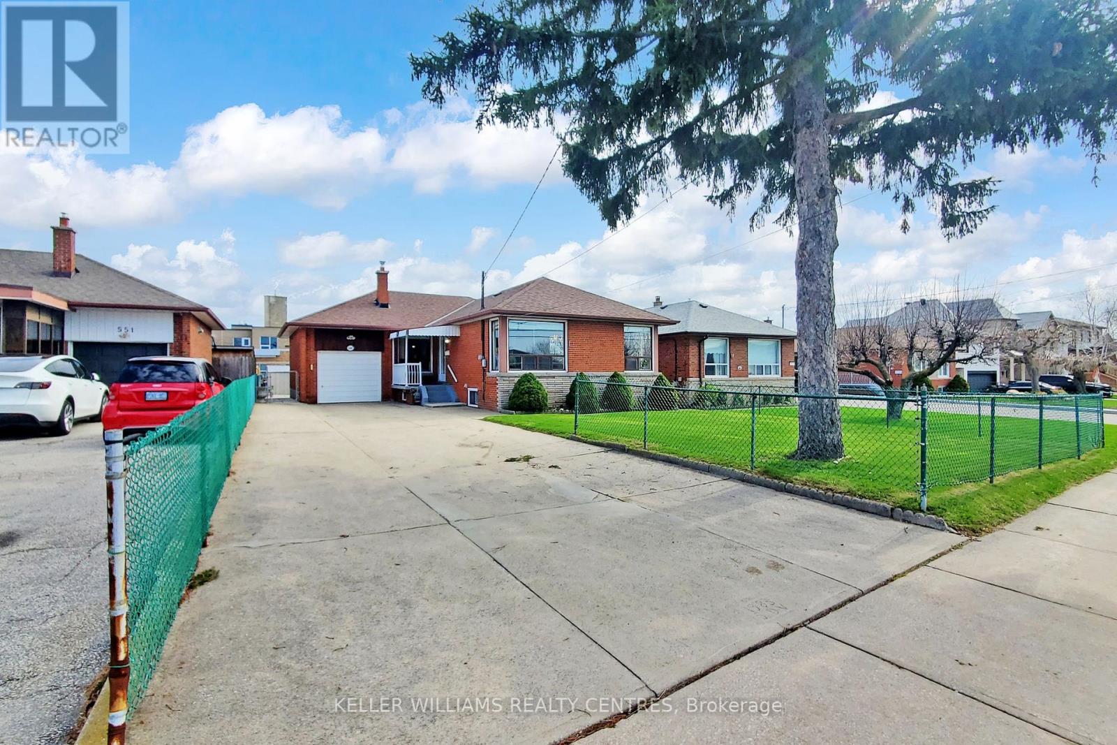 549 RUSTIC ROAD, Toronto (Maple Leaf), Ontario, M6L1X8 — Photo 5