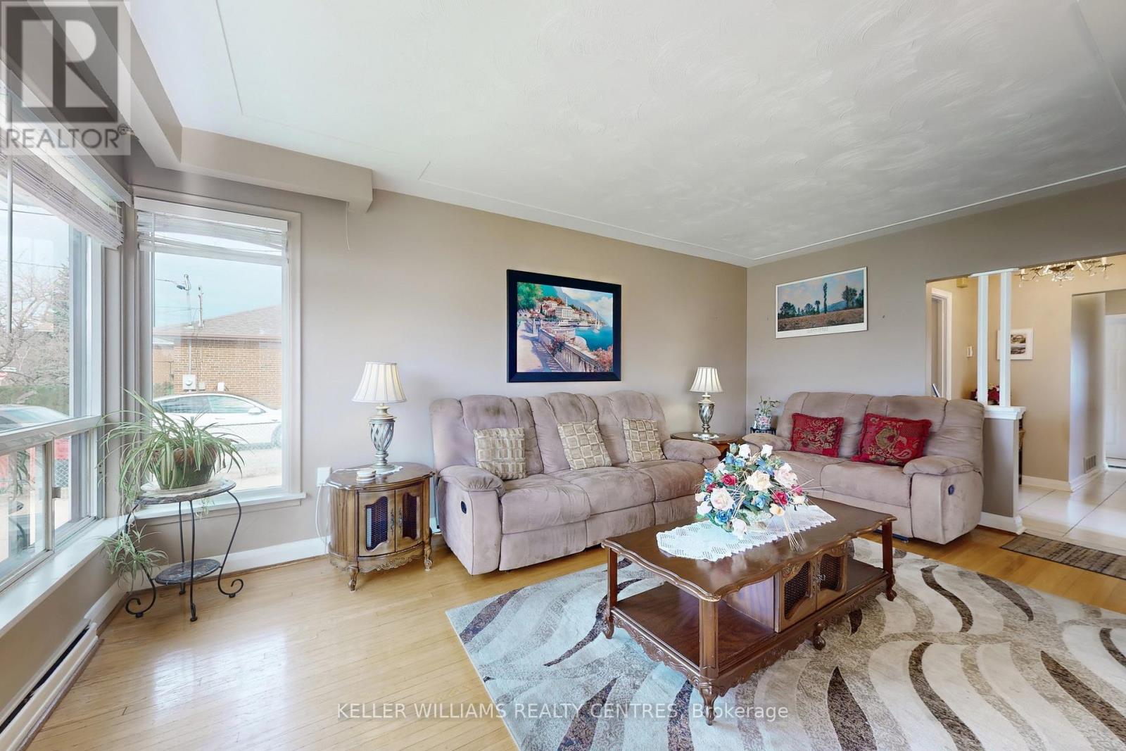 549 RUSTIC ROAD, Toronto (Maple Leaf), Ontario, M6L1X8 — Photo 7