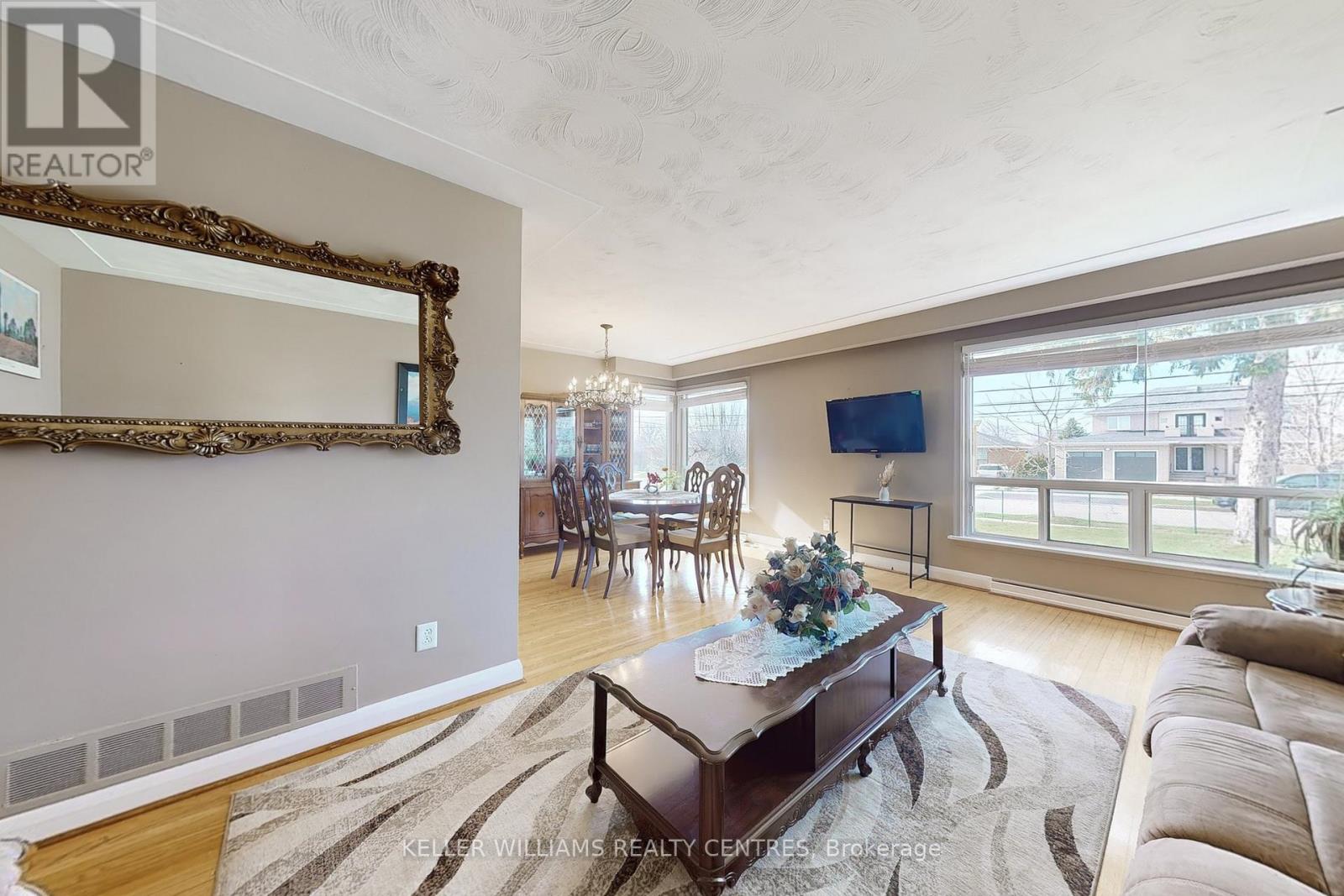 549 RUSTIC ROAD, Toronto (Maple Leaf), Ontario, M6L1X8 — Photo 9