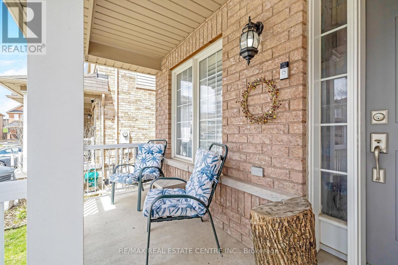 305 TEETZEL DRIVE, Milton (CL Clarke), Ontario, L9T0B1 — Photo 2