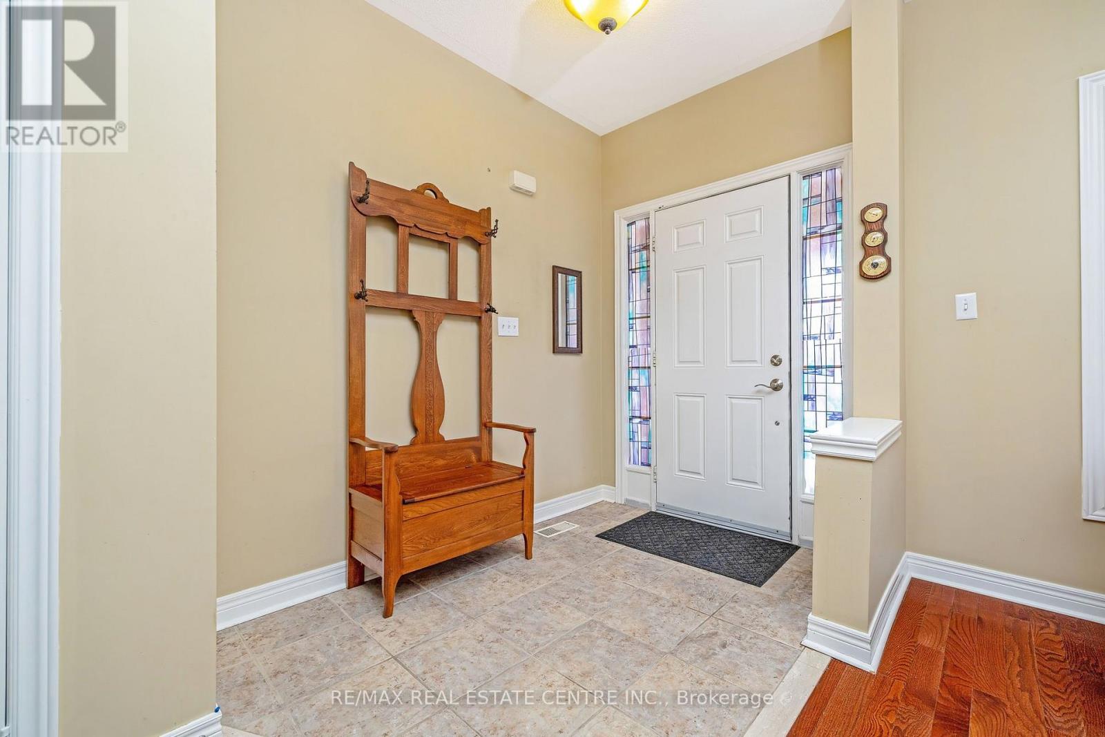 305 TEETZEL DRIVE, Milton (CL Clarke), Ontario, L9T0B1 — Photo 3