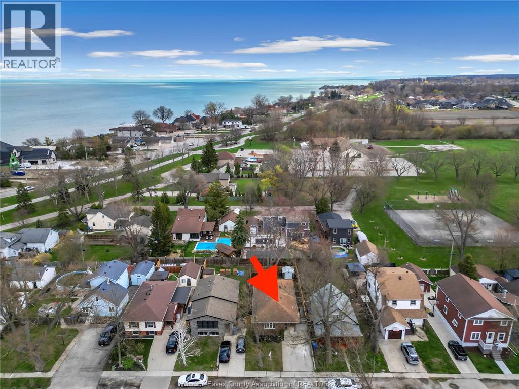 556 CLOVER, Windsor, Ontario, N8P1C6 — Photo 2