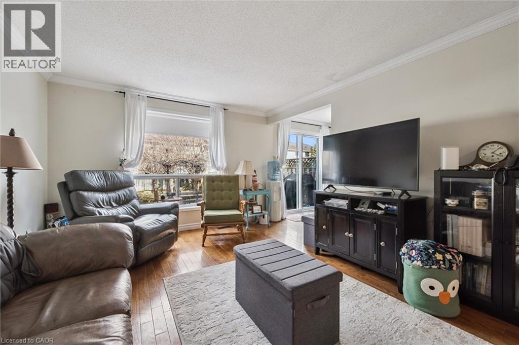 37 EDGEMERE Drive, Cambridge, Ontario, N1P1A9 — Photo 12