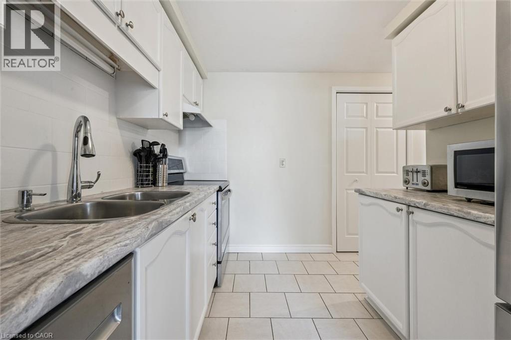 37 EDGEMERE Drive, Cambridge, Ontario, N1P1A9 — Photo 19
