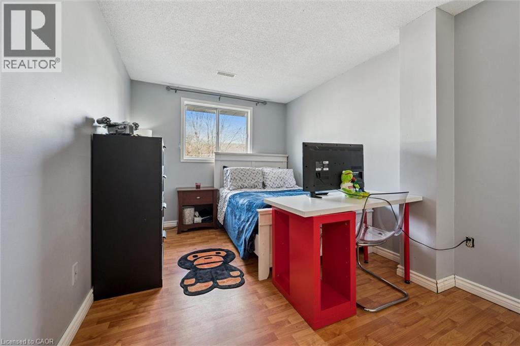 37 EDGEMERE Drive, Cambridge, Ontario, N1P1A9 — Photo 24