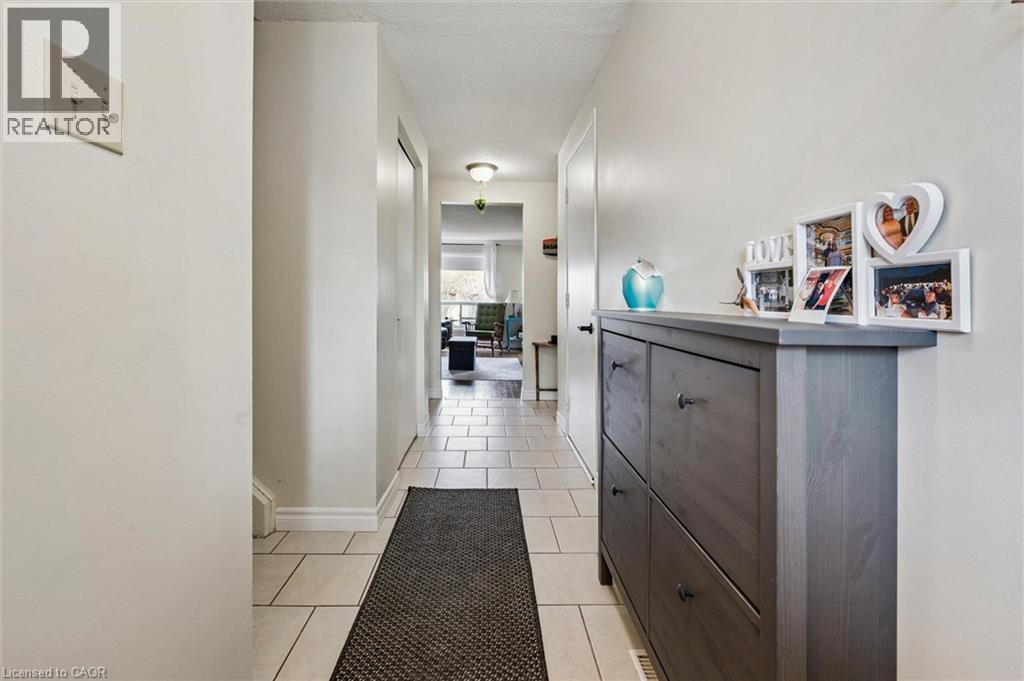 37 EDGEMERE Drive, Cambridge, Ontario, N1P1A9 — Photo 7