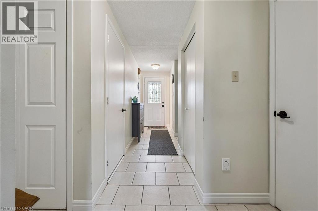 37 EDGEMERE Drive, Cambridge, Ontario, N1P1A9 — Photo 8