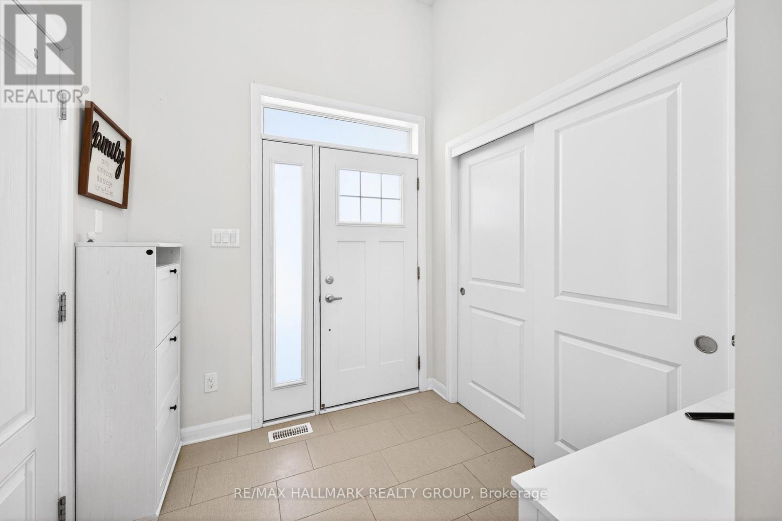 562 CLEMENCY CRESCENT, Ottawa, Ontario, K2J6R8 — Photo 2