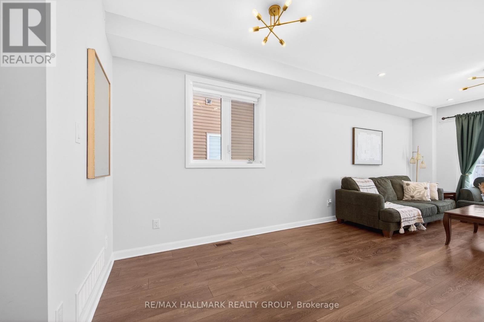 562 CLEMENCY CRESCENT, Ottawa, Ontario, K2J6R8 — Photo 3