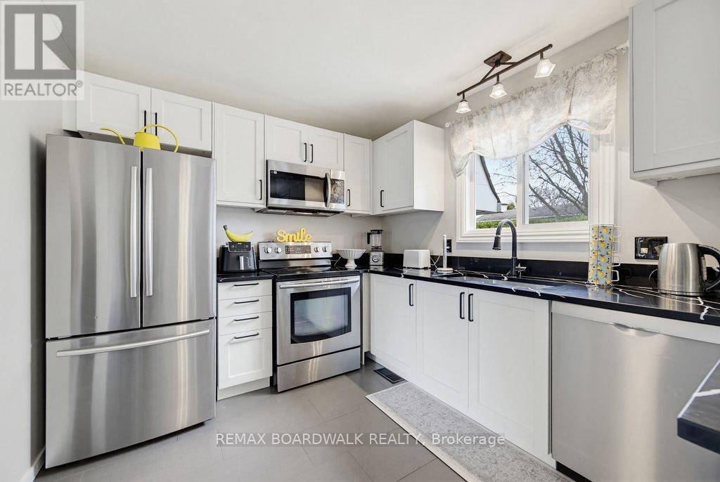 1703 FIELDSTONE CRESCENT, Ottawa, Ontario, K1C1R6 — Photo 10