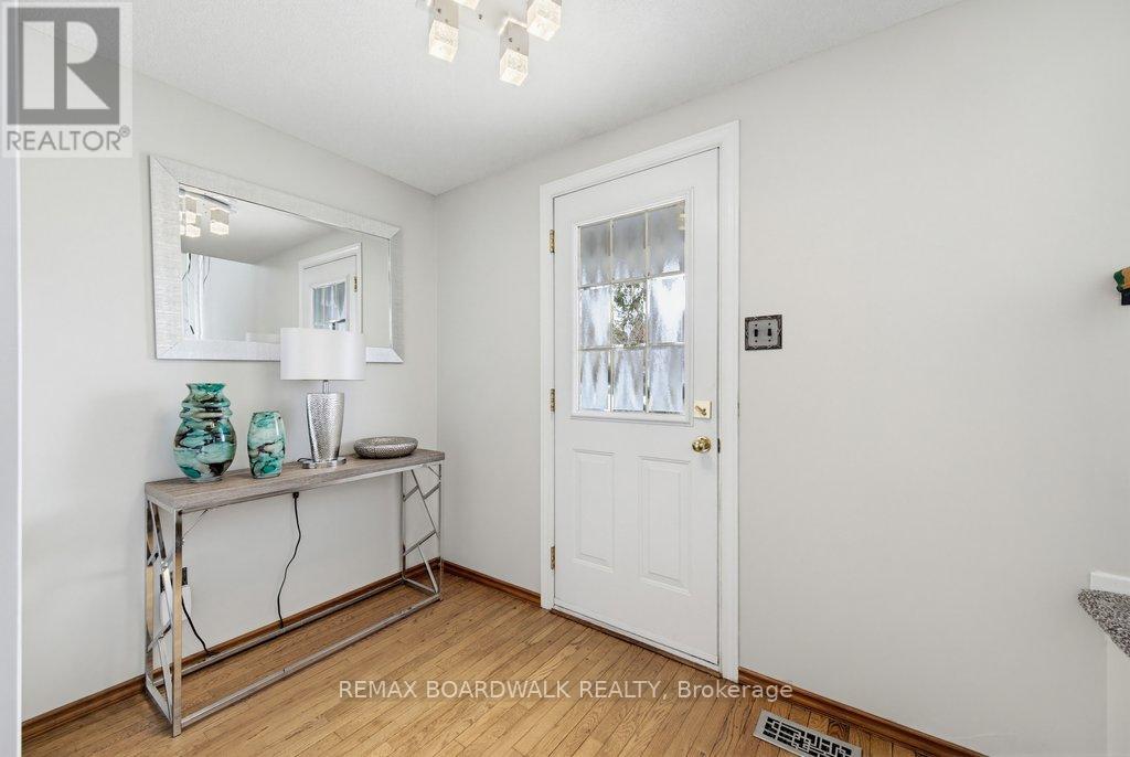 1703 FIELDSTONE CRESCENT, Ottawa, Ontario, K1C1R6 — Photo 4