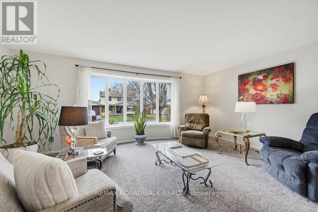 1703 FIELDSTONE CRESCENT, Ottawa, Ontario, K1C1R6 — Photo 6