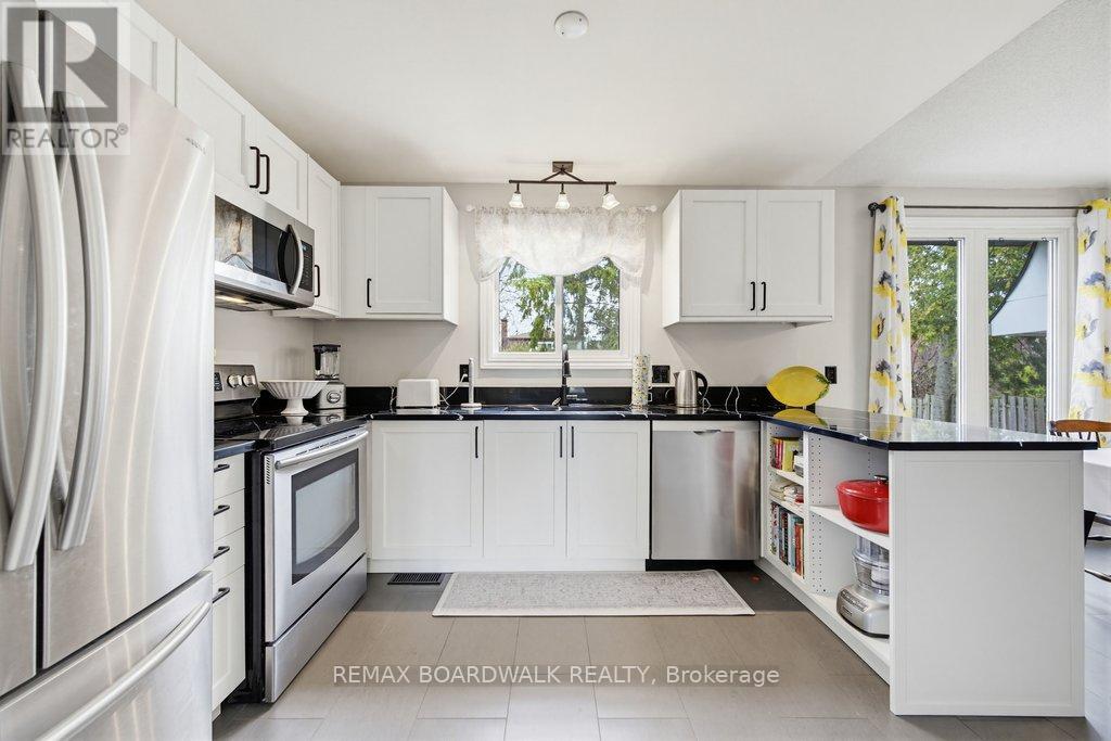 1703 FIELDSTONE CRESCENT, Ottawa, Ontario, K1C1R6 — Photo 9