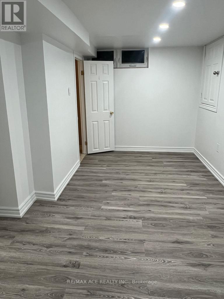 BSMT - 26 OAKRIDGE DRIVE, Toronto (Cliffcrest), Ontario, M1M2A4 — Photo 5