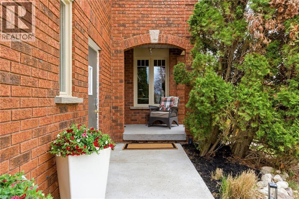 31 WAKEFIELD Lane, Waterdown, Ontario, L8B0M7 — Photo 3