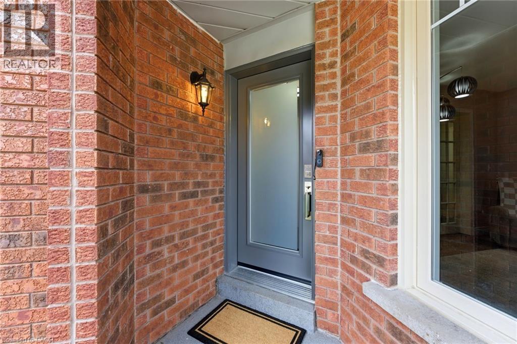 31 WAKEFIELD Lane, Waterdown, Ontario, L8B0M7 — Photo 4