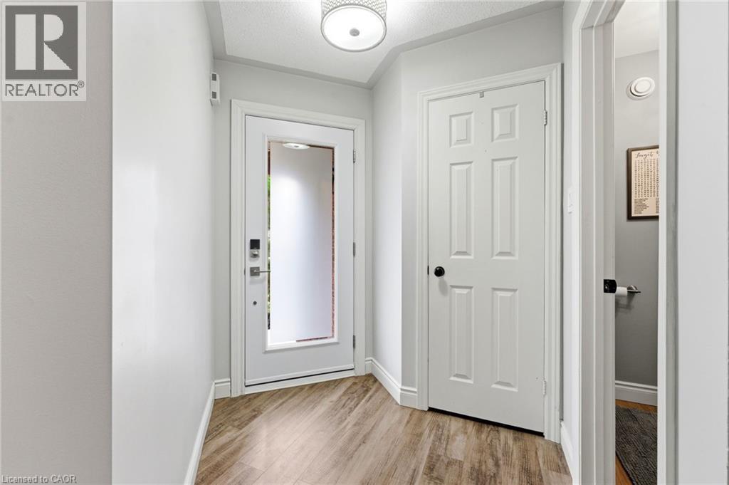 31 WAKEFIELD Lane, Waterdown, Ontario, L8B0M7 — Photo 5