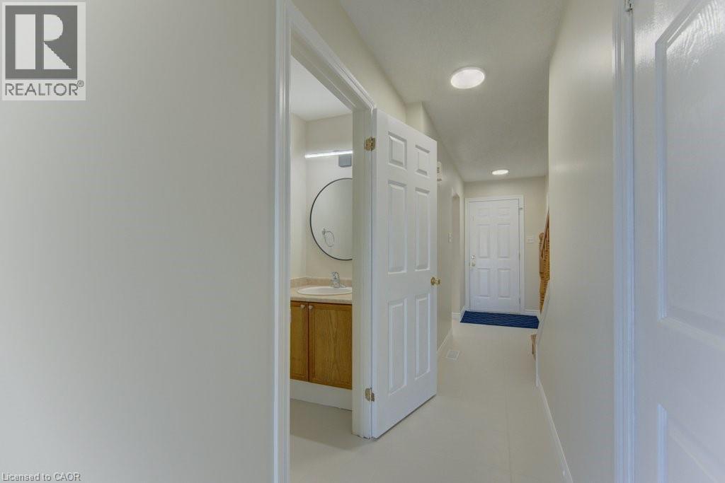 90 RALGREEN Crescent, Kitchener, Ontario, N2M1T9 — Photo 11