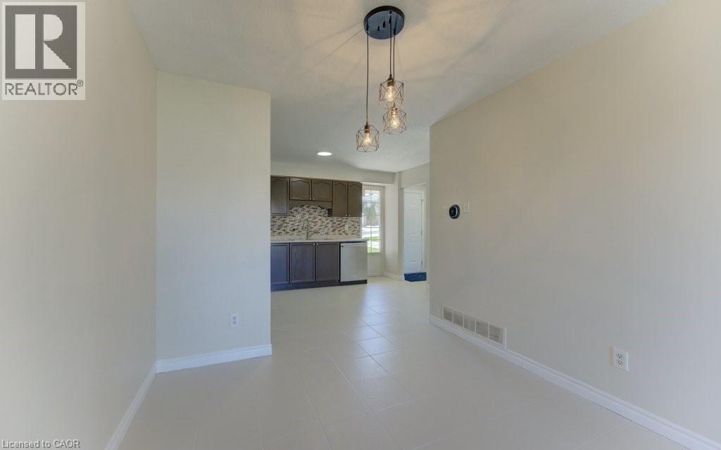 90 RALGREEN Crescent, Kitchener, Ontario, N2M1T9 — Photo 18