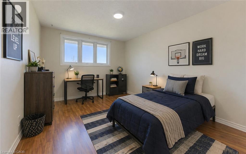 90 RALGREEN Crescent, Kitchener, Ontario, N2M1T9 — Photo 6