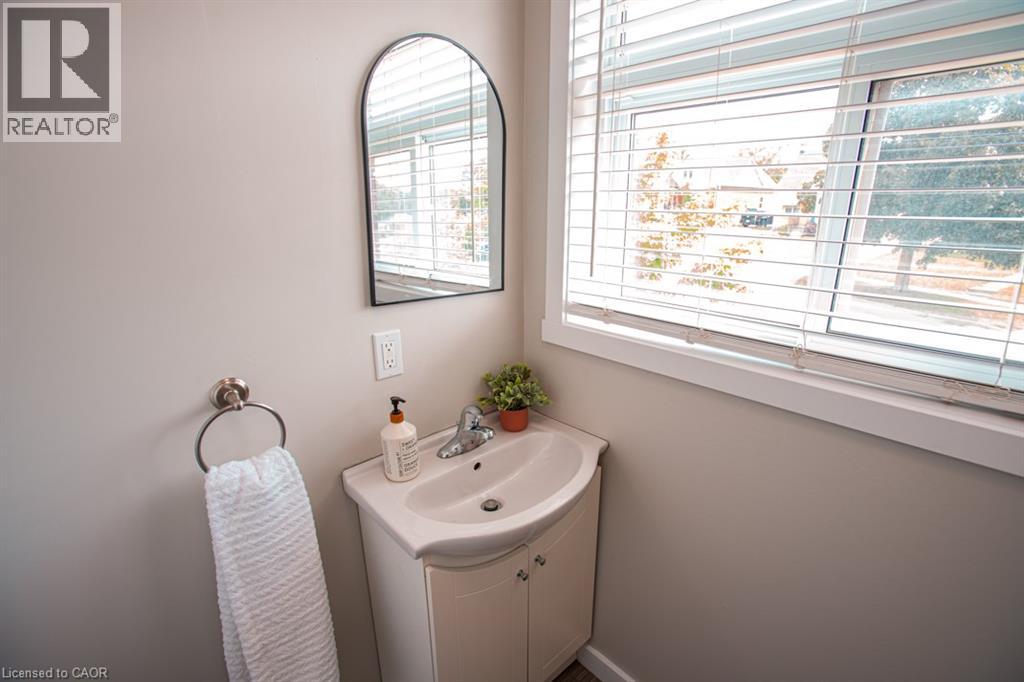 489 EAST Avenue Unit# B, Kitchener, Ontario, N2H0A8 — Photo 23
