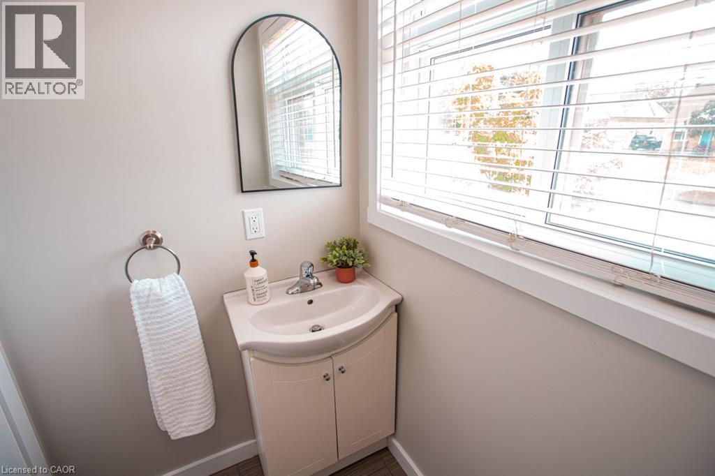 489 EAST Avenue Unit# B, Kitchener, Ontario, N2H0A8 — Photo 24