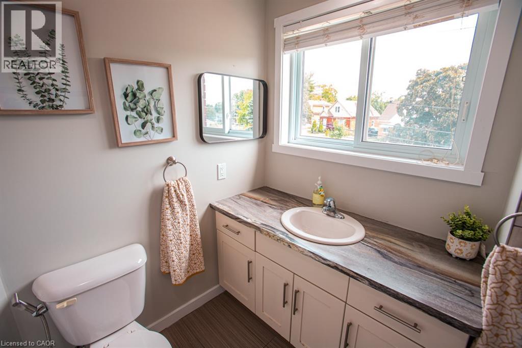 489 EAST Avenue Unit# B, Kitchener, Ontario, N2H0A8 — Photo 36
