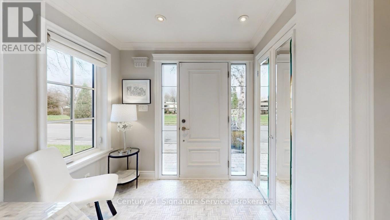 16 FERNDALE CRESCENT, Brampton (Brampton East), Ontario, L6W1E9 — Photo 4