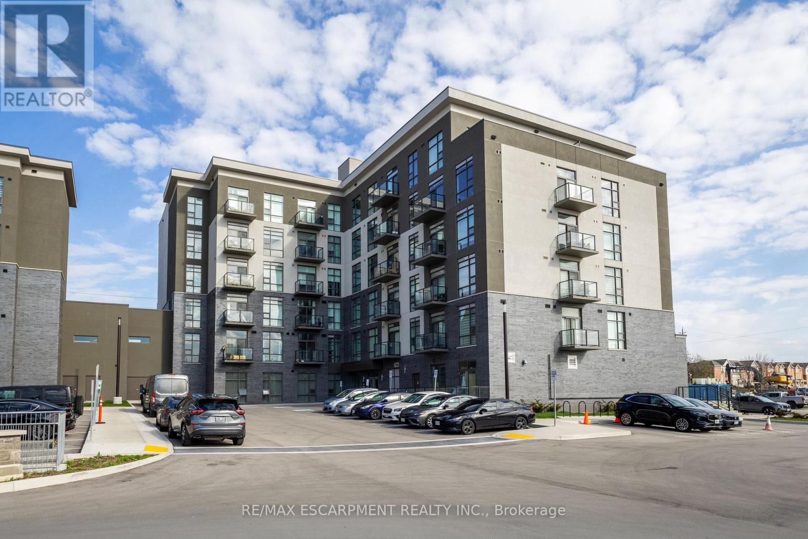 438 - 10 MALLARD TRAIL, Hamilton (Waterdown), Ontario, L8B2A7 — Photo 2