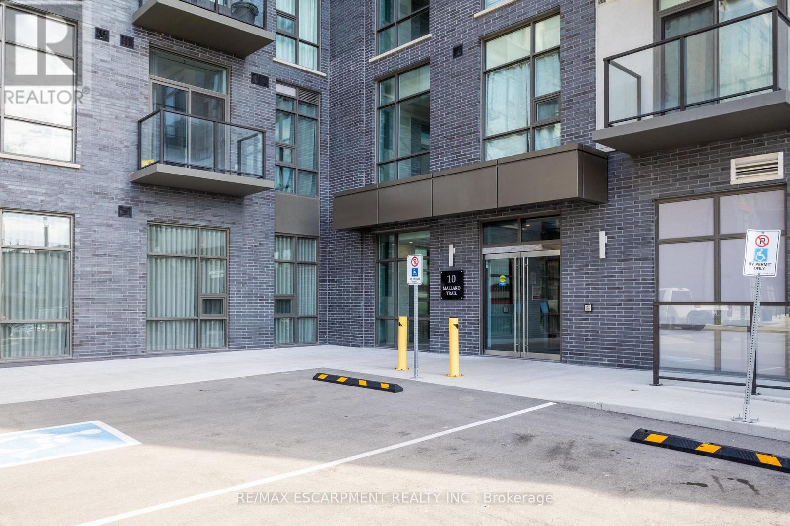 438 - 10 MALLARD TRAIL, Hamilton (Waterdown), Ontario, L8B2A7 — Photo 5