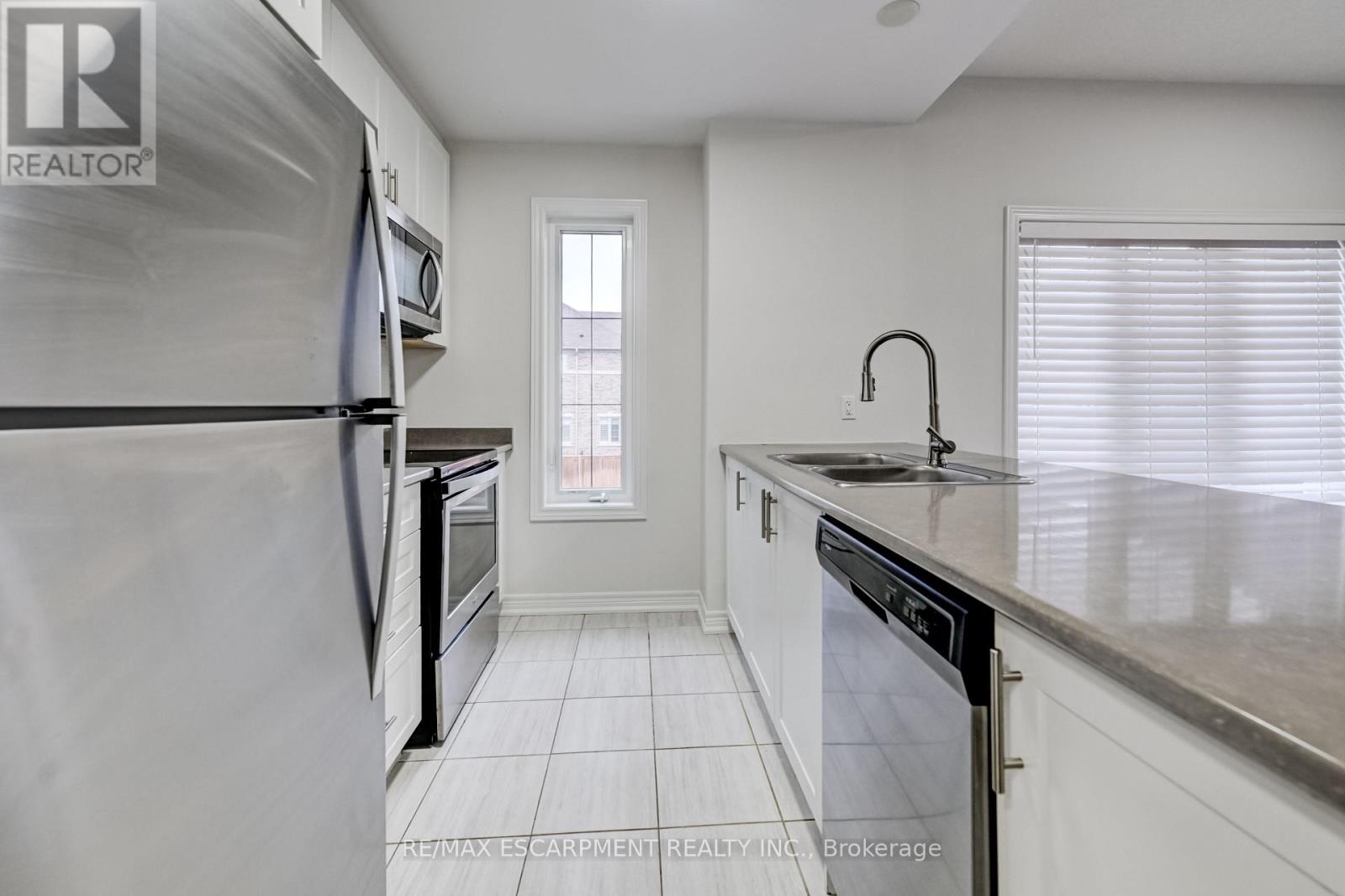 23 RIDGESIDE LANE W, Hamilton (Waterdown), Ontario, L8B1W5 — Photo 8