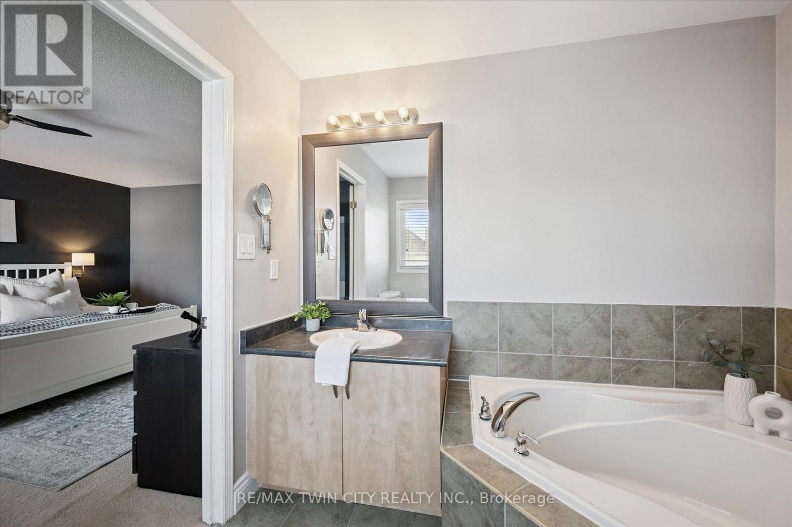 28 GRIFFITHS AVENUE, Cambridge, Ontario, N1P1J7 — Photo 16