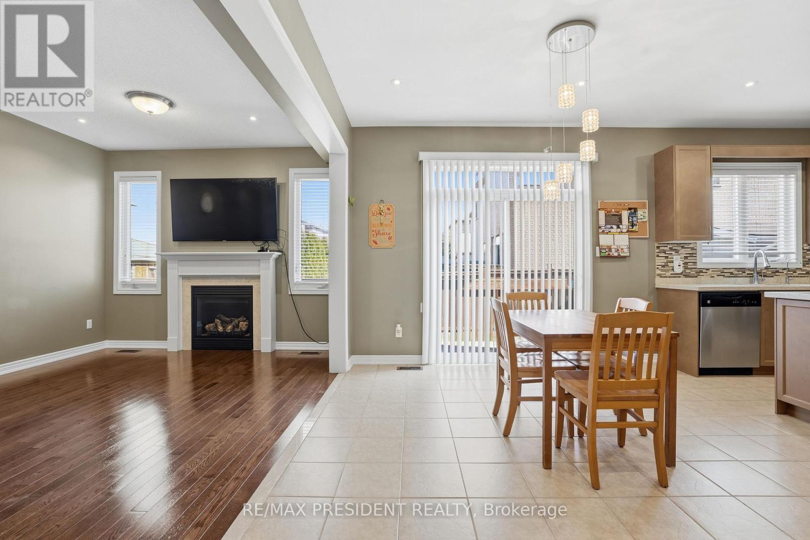 17 MCCARTNEY STREET, Hamilton (Waterdown), Ontario, L8B0T7 — Photo 11