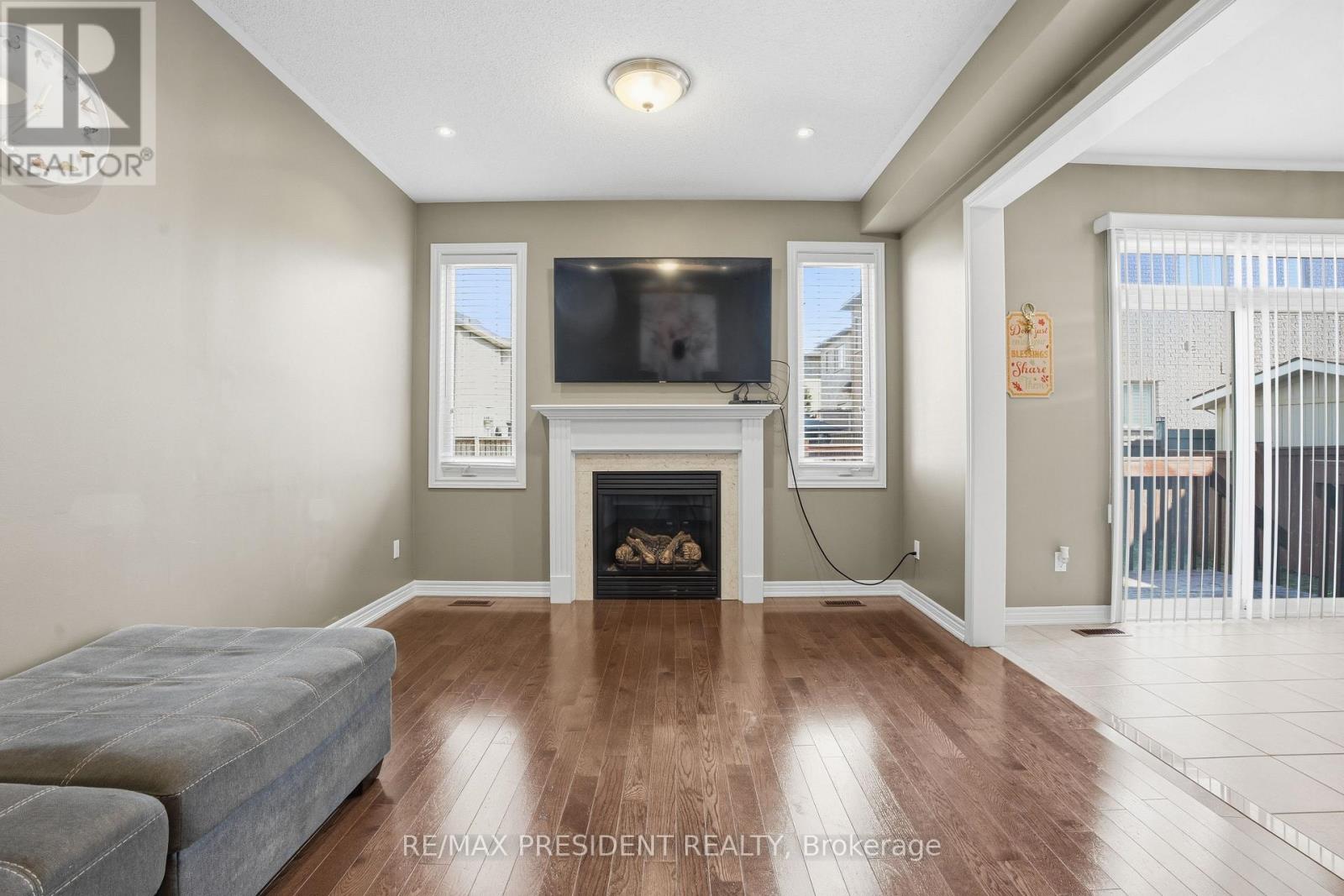 17 MCCARTNEY STREET, Hamilton (Waterdown), Ontario, L8B0T7 — Photo 13