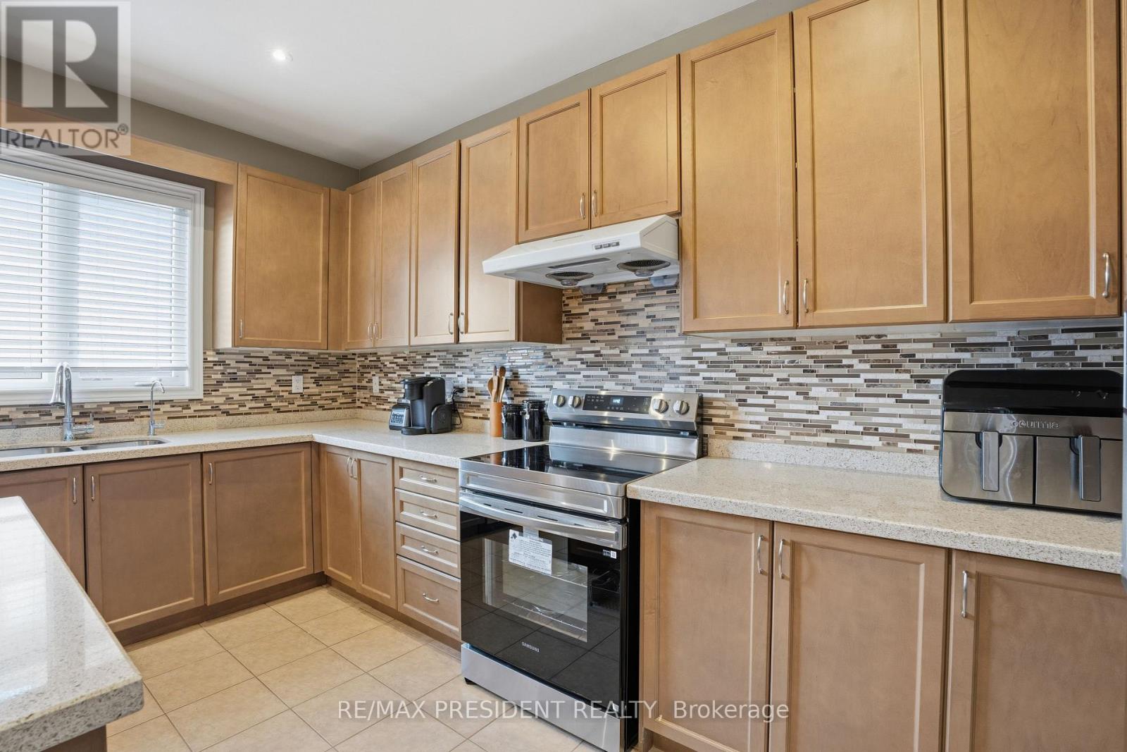 17 MCCARTNEY STREET, Hamilton (Waterdown), Ontario, L8B0T7 — Photo 17