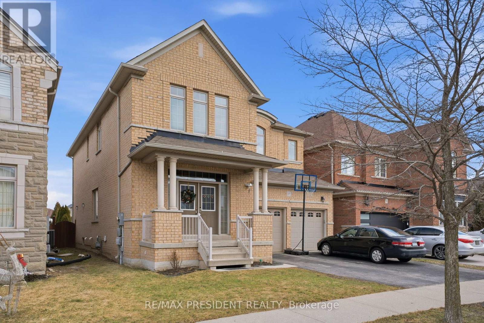 17 MCCARTNEY STREET, Hamilton (Waterdown), Ontario, L8B0T7 — Photo 2