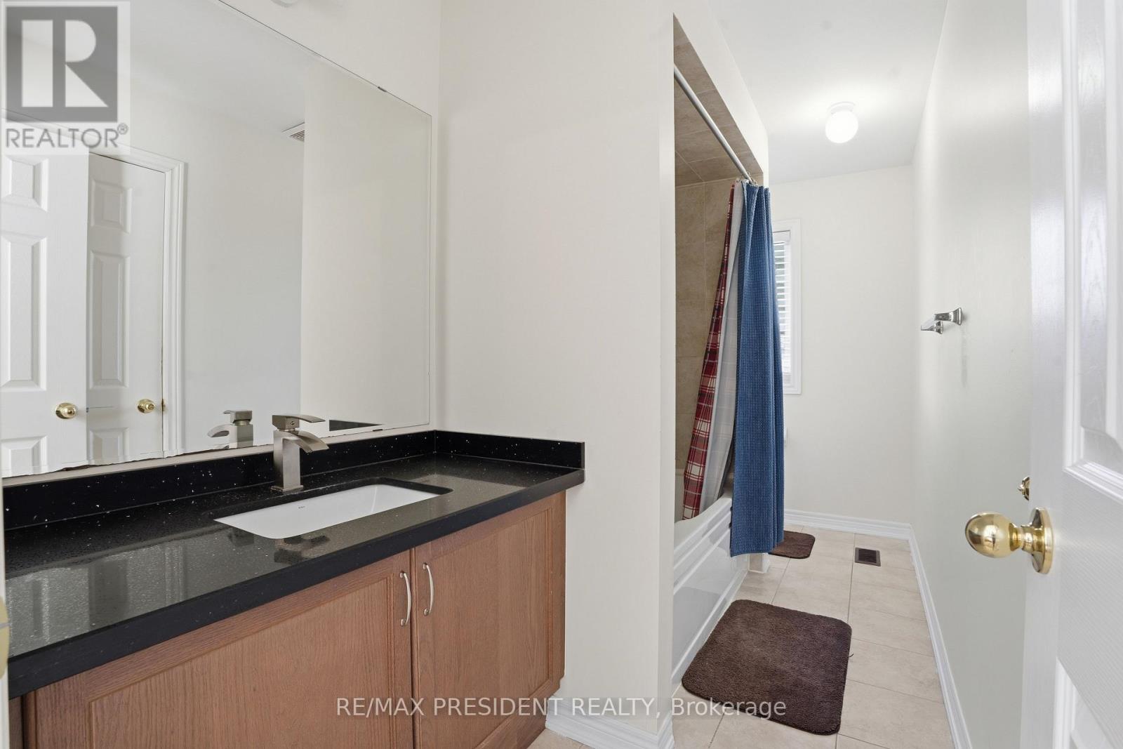 17 MCCARTNEY STREET, Hamilton (Waterdown), Ontario, L8B0T7 — Photo 34