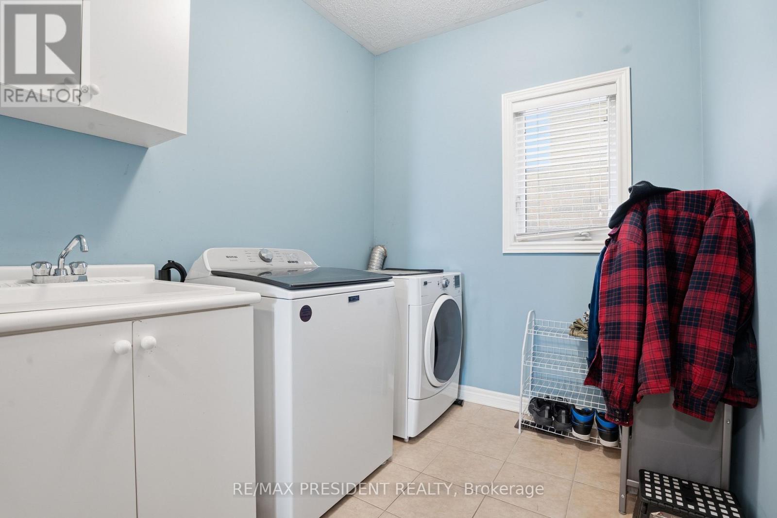 17 MCCARTNEY STREET, Hamilton (Waterdown), Ontario, L8B0T7 — Photo 35