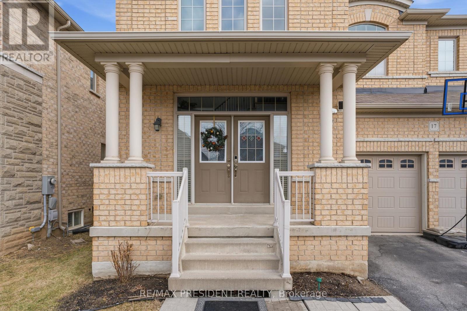 17 MCCARTNEY STREET, Hamilton (Waterdown), Ontario, L8B0T7 — Photo 4