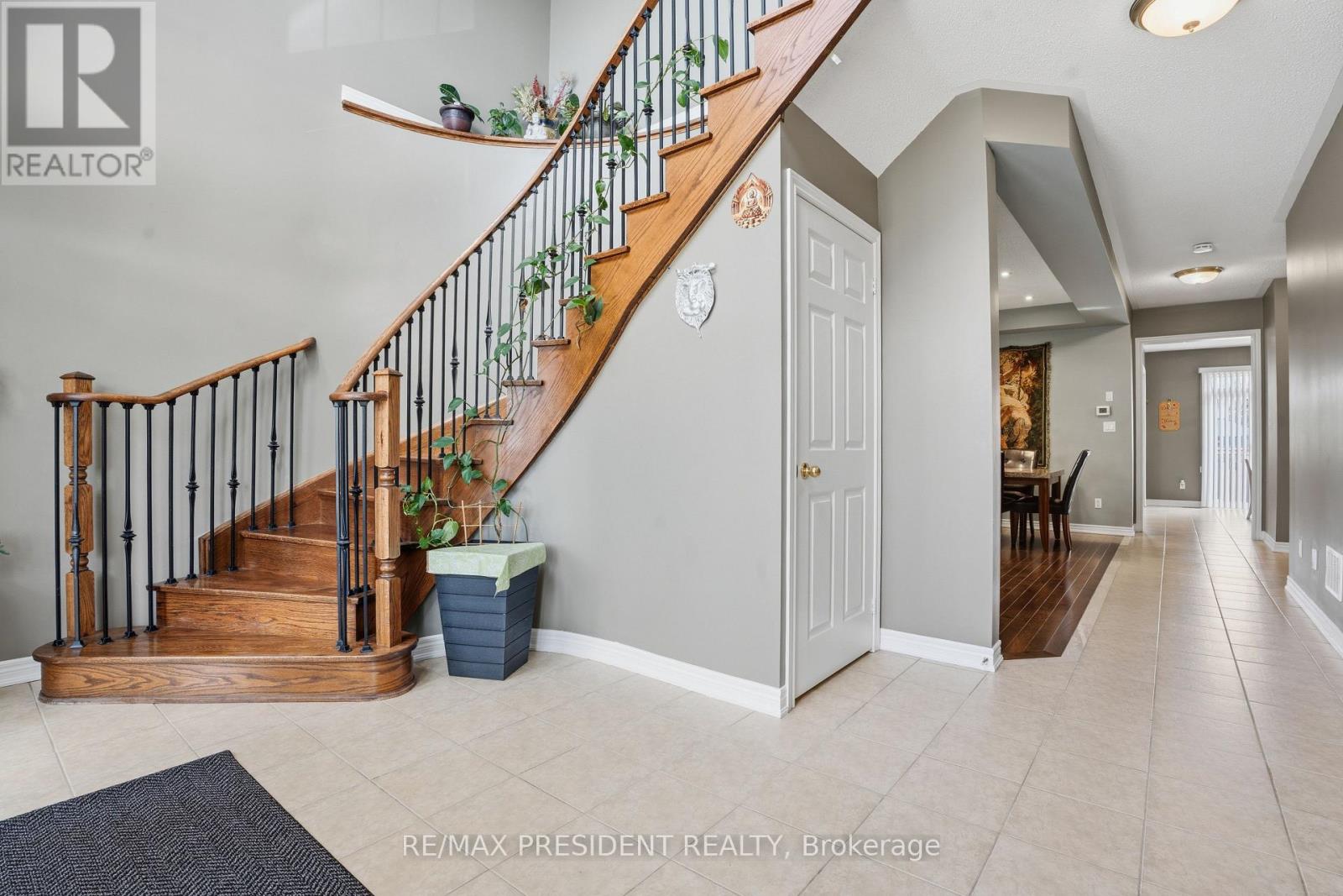 17 MCCARTNEY STREET, Hamilton (Waterdown), Ontario, L8B0T7 — Photo 6