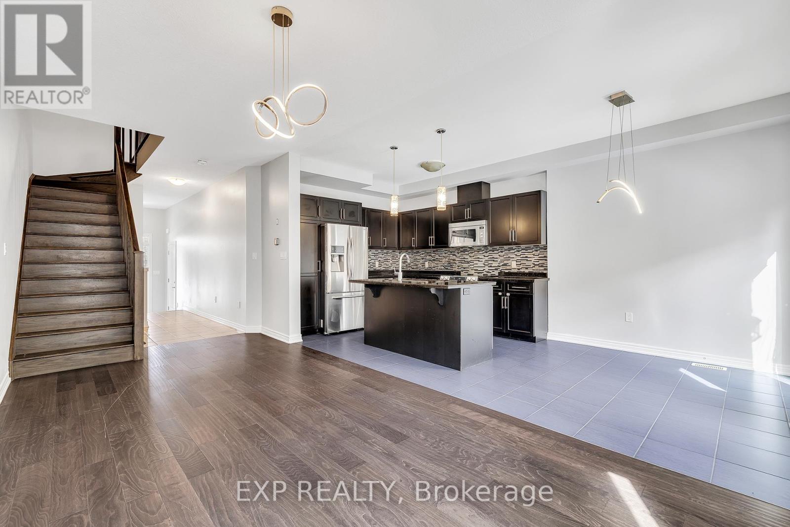 89 SONOMA VALLEY CRESCENT, Hamilton (Mewburn), Ontario, L9B0J3 — Photo 3